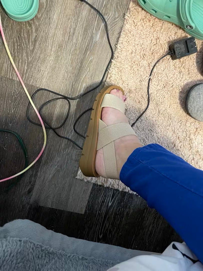 <h3><strong>Why Thousands Of Women Are Loving These Sandals ❤️</strong></h3>